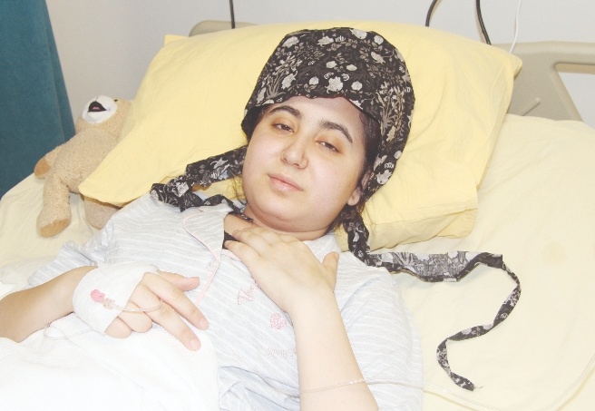 Enkaz altında 8 yaşındaki oğlunu emzirerek susuzluğunu giderdi