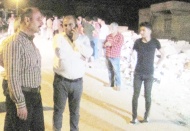 Enkaz altında ölen çocuklarının yerine karnelerini aldılar