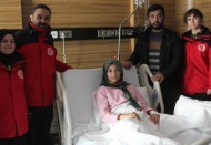 Enkaz altından 13'üncü saatte çıkarılan Hatice ile kurtarma ekibinin duygusal buluşması