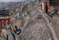 Enkaz temizliği yapılıyor 