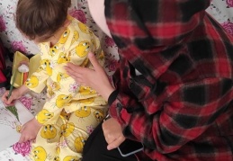 Enkazdan 106 saat sonra sağ çıkarılan Elif ilk isteği olan çantaya kavuştu