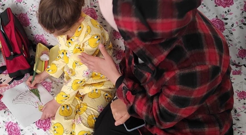Enkazdan 106 saat sonra sağ çıkarılan Elif ilk isteği olan çantaya kavuştu