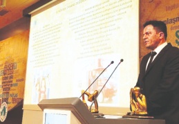 Enkazdan çıkardığı depremzedeye botlarını veren itfaiye erine ‘Yüksek İnsani Değerler Ödülü’ verildi