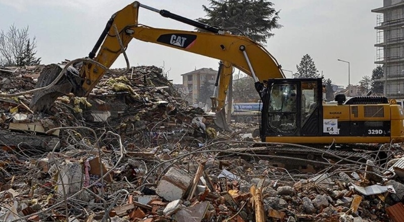 "Enkazlar zeytinliklere ve deniz kenarına dökülüyor"