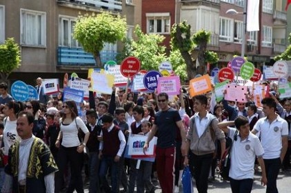Erdemli insan yetiştirmek için daha fazla okumalıyız