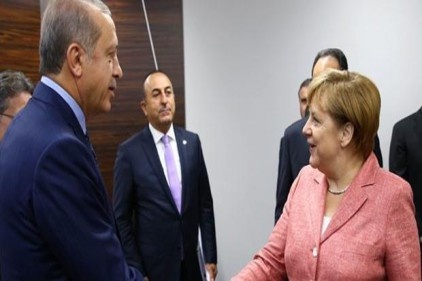 Erdoğan, Merkel&#039;den "Ermeni Soykırımı kararı hükümetin tavrı değildir" demesini istedi