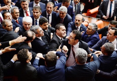 “Erdoğan, psikolojik tedavi görsün” dedi, AKP’li vekiller çılgına döndü