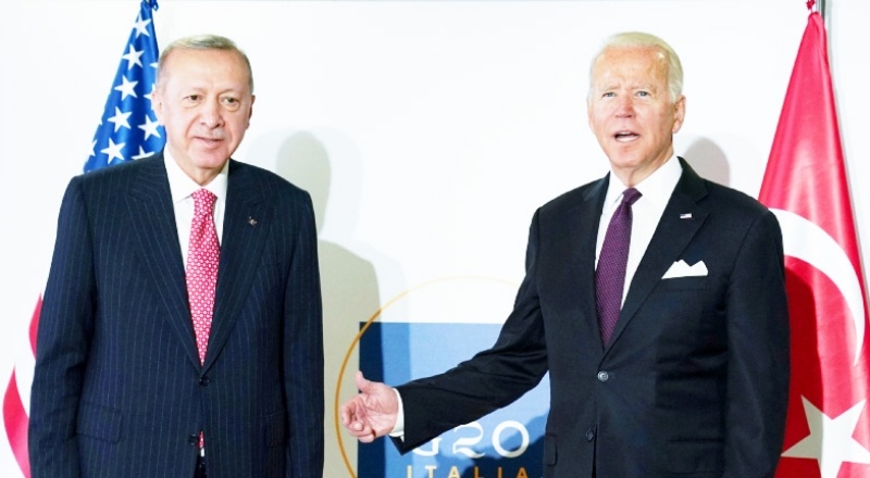 Erdoğan ve Biden görüşmesini değerlendiren Emekli Büyükelçi Selim Yenel ve eski Washington Büyükelçisi Namık Tan, sorunların çözümünde bir ilerleme kaydedildiğini düşünmediklerini belirtti.