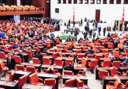 Erdoğan'a sınırsız TOKİ yetkisi önergesi yoklamaya takıldı: Böyle yasa mı olur?