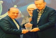 Erdoğan’dan Rektör Coşkun’a eğitime destek plaketi