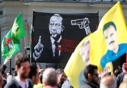 Erdoğan'ı hedef gösteren pankartı açan şüphelilere soruşturma açıldı