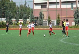 Erkekler futbol grup müsabakaları devam ediyor