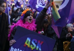 Erkekler Kasım’da en az 22 kadın ve bir bebeği öldürdü