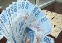 Erkekler seyahatte kesenin ağzını açıyor