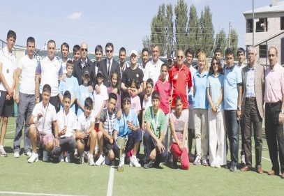 Erkeklerde Gaziantep Tenis Kulübü, bayanlarda Dicle Üniversitesi birinci oldu