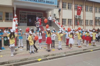 Erken 23 Nisan kutlamaları renkli görüntülere sahne oldu