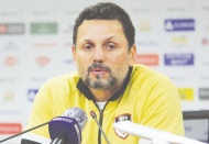 Erol Bulut: "Hakem 5. dakikada maçı bitirmiş oldu"