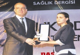 Ersin Arslan’ın ödülünü eşi aldı