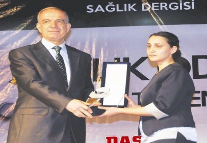 Ersin Arslan’ın ödülünü eşi aldı