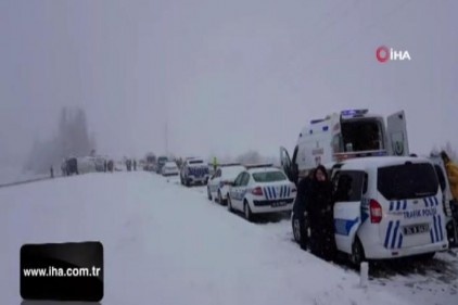 Erzincan&#039;da yolcu otobüsü devrildi: 46 yaralı