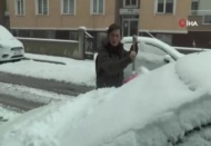 Erzurum'da kar hayatı felç etti