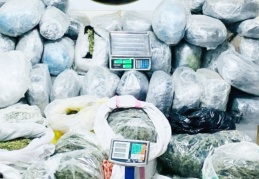 Eş zamanlı operasyonlarda 320 kilo uyuşturucu ele geçirildi