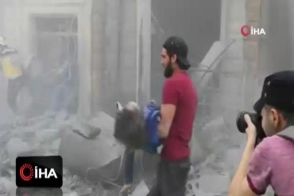 Esad rejimi İdlib&#039;de pazar yerini bombaladı