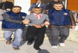 Eşinin boğazını keserek öldürdü