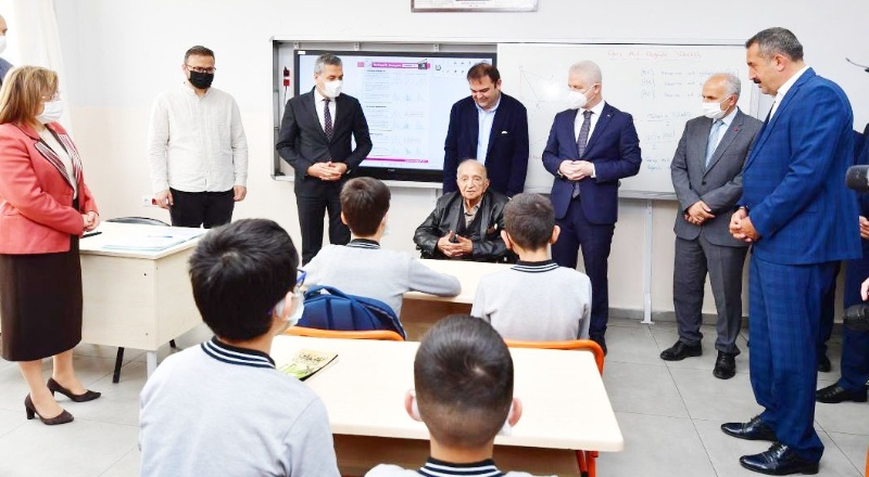 Eski Bakan Ahmet Karahan’ın adını taşıyan okul açıldı