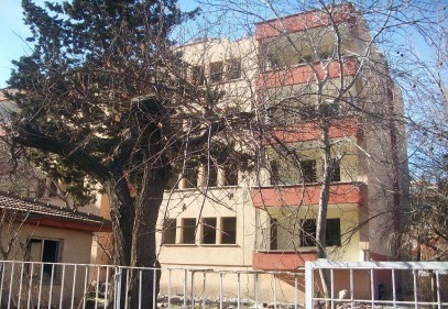 Eski lojmanlar yıkılıyor