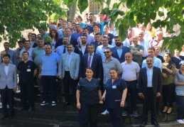Eski mesai arkadaşlarını ziyaret etti