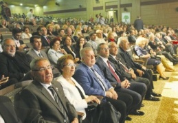 Eski mezunlar okullarını yalnız bırakmadı