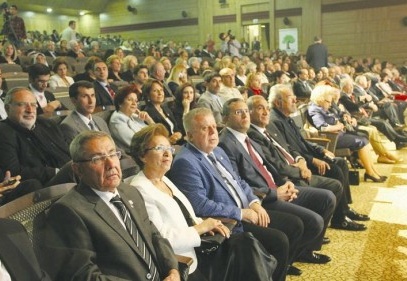 Eski mezunlar okullarını yalnız bırakmadı