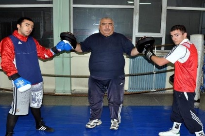 Eski milli boksörlerden Coşkun Keser&#039;in iki oğlu da babalarının yolundan yürüyor