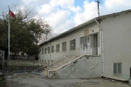 Eski sağlık ocağı madde bağımlılarının mekanı oldu