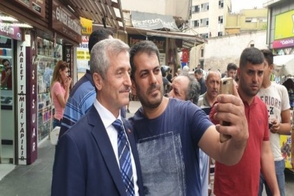 Eski Saray ve Karagöz Caddesi’nde esnafı ziyaret etti