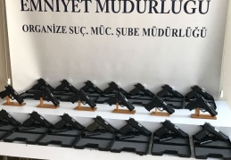 Eski Süper Lig futbolcusu silah kaçakçılığından tutuklandı
