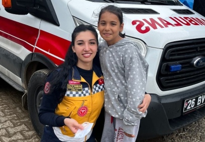 Eskişehir'in 112 gönüllü ambulans ekibi bu kez Hatay'da yaraları sarıyor.