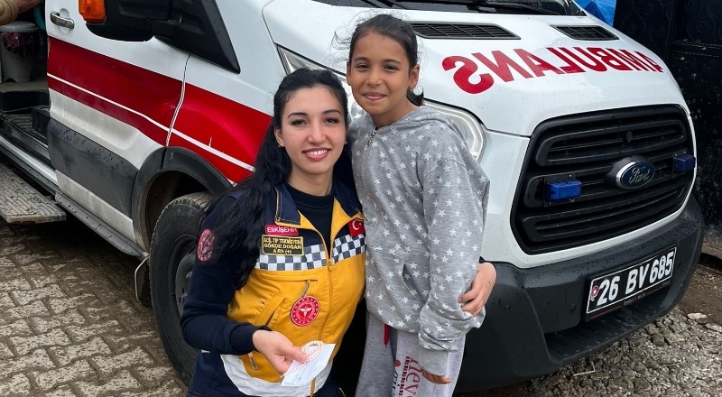 Eskişehir'in 112 gönüllü ambulans ekibi bu kez Hatay'da yaraları sarıyor.
