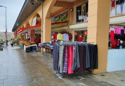 Esnaf da ticaret merkezinden ihtiyacını karşılayan vatandaşlar da memnun