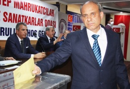 Esnaf, kaçak ve korsan satış yapanlar yüzünden büyük sıkıntı yaşıyor