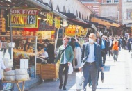 Esnaf, yasakların kalkmasına memnun olurken pandeminin etkilerini silmek için destek bekleniyor