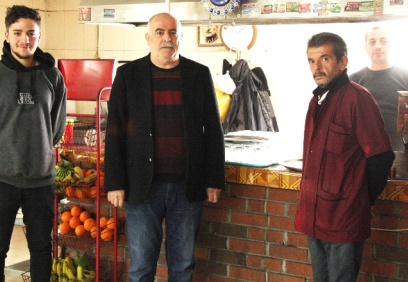 Esnaf zor şartlar altında evine ekmek götürüyor