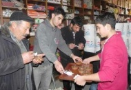 Esnafa aşure dağıttılar