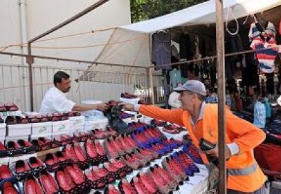 Esnafa çöp poşeti dağıttı