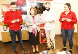 Esnafa kartpostal dağıtıldı