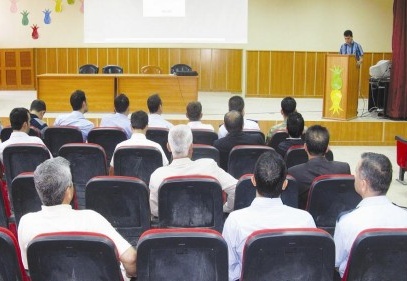 Esnafa kimlik bildirimi anlatıldı