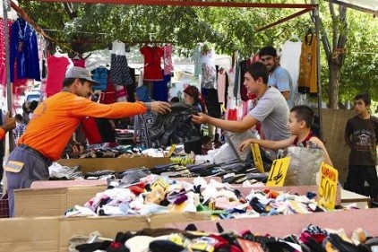Esnafa temizlik poşeti dağıtıldı