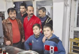 Esnafa tercümanlık yapıyorlar