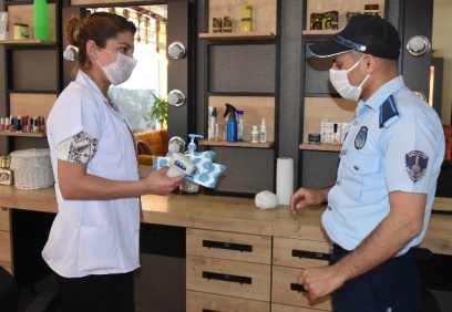 Esnafı hem bilinçlendiriyor, hem de uyarıyorlar